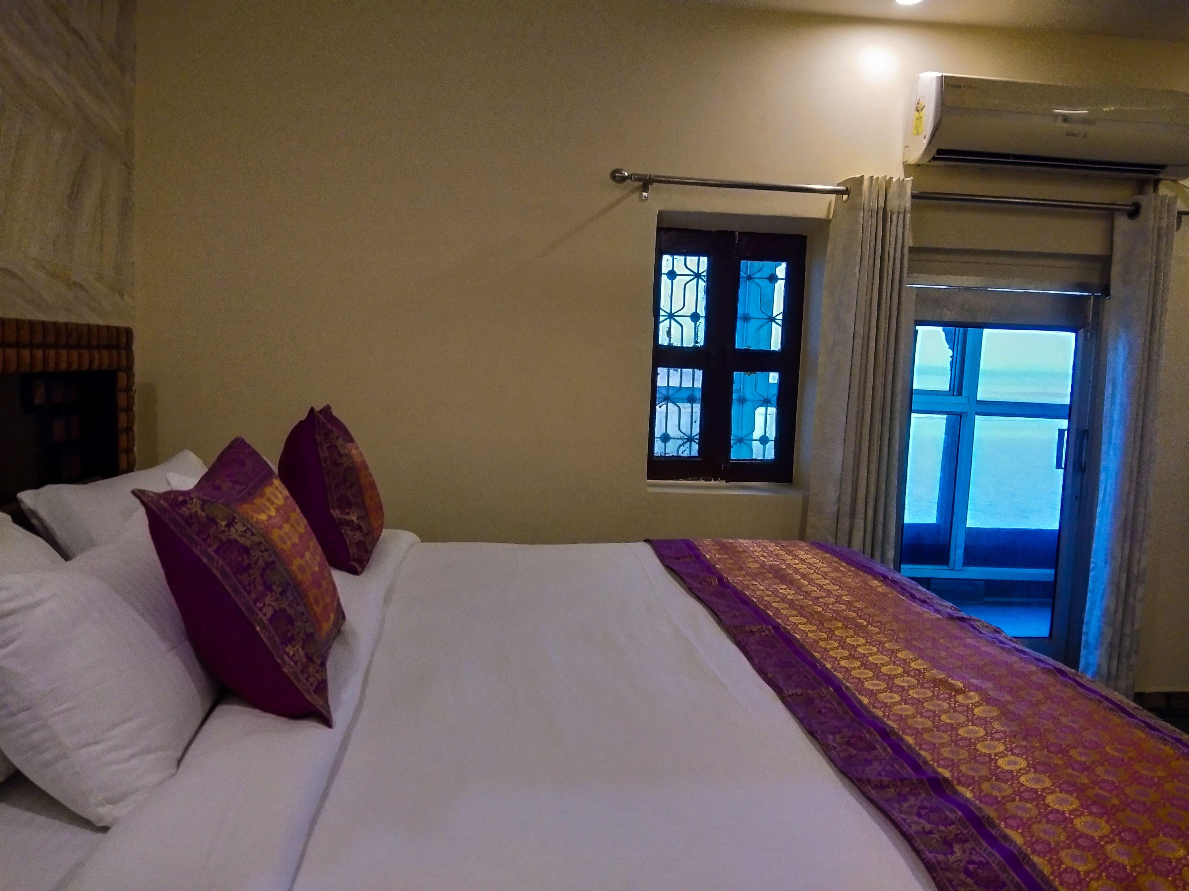 Dwivedi Hotels Palace On Steps — Photos 1